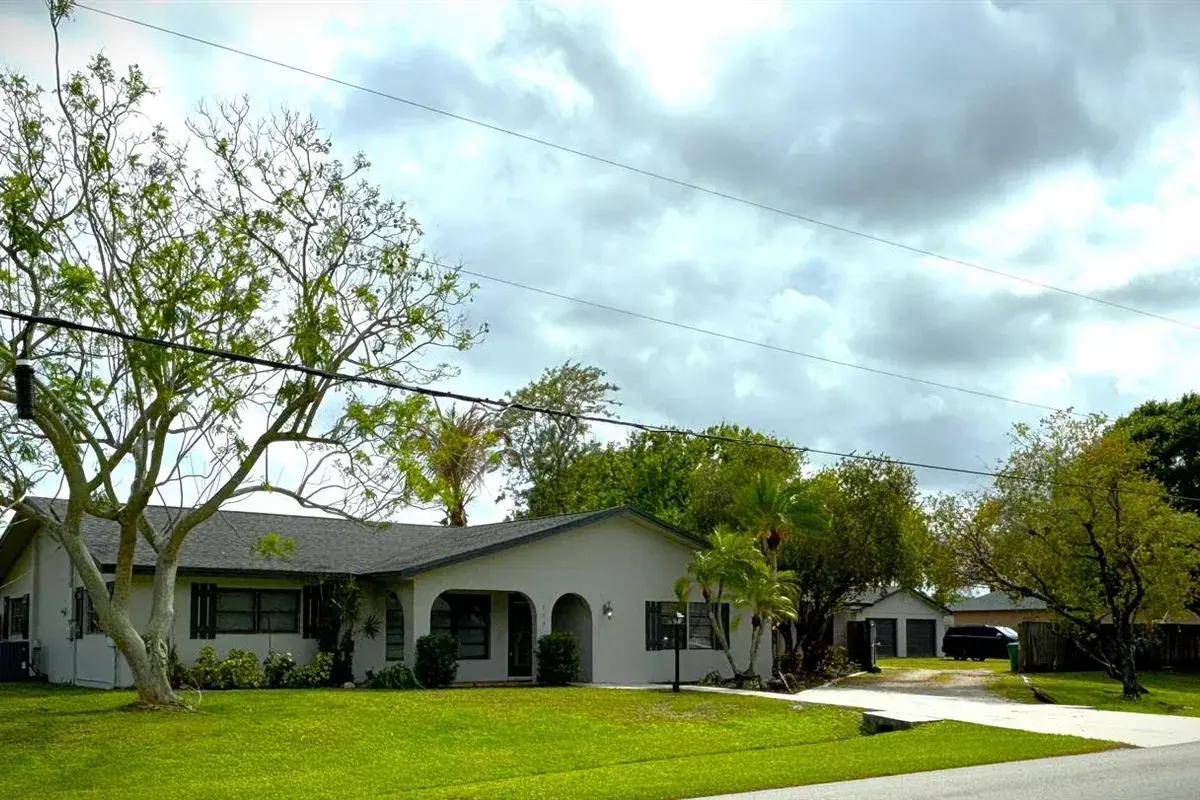 202 SW Crescent Avenue, Port St. Lucie FL 34984