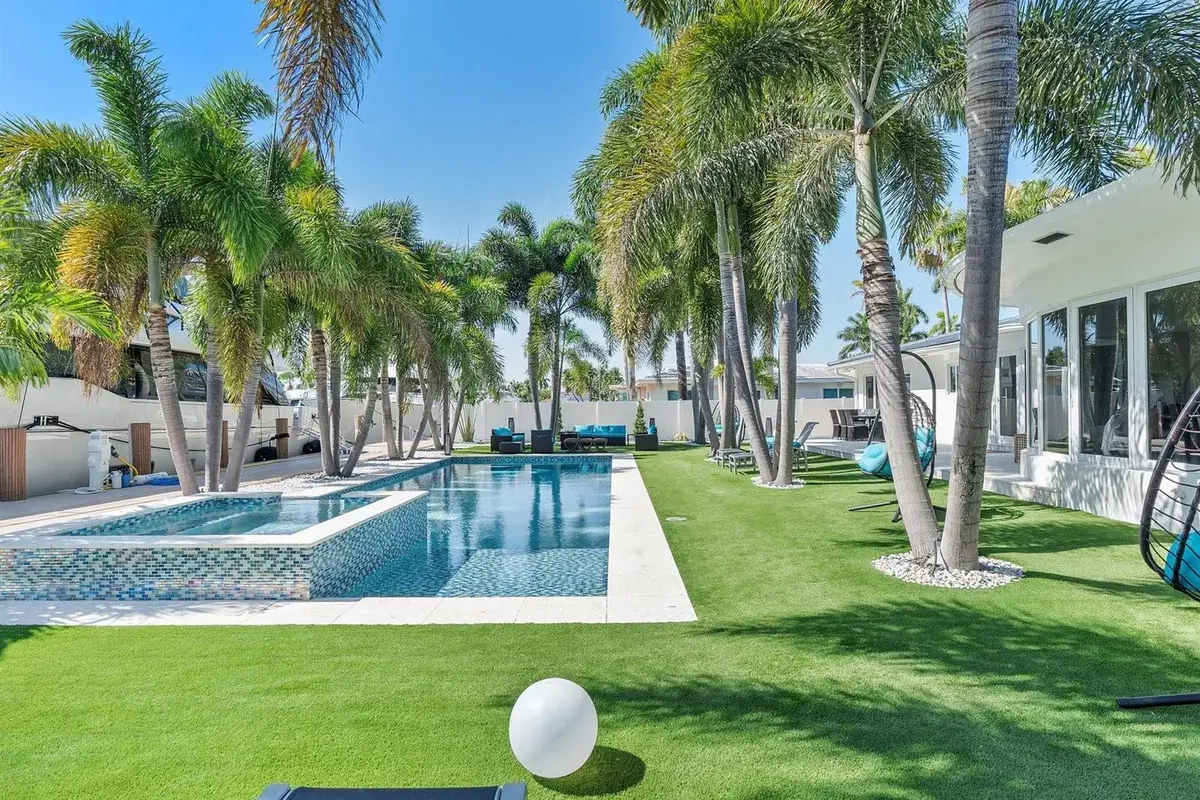 207 Royal Palm Drive, Fort Lauderdale FL 33301