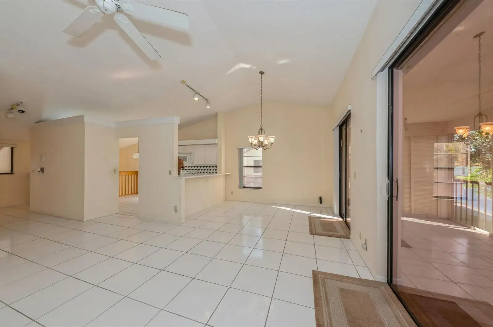 10439 S Circle Lake Drive # 201, Boynton Beach FL 33437 photo 4