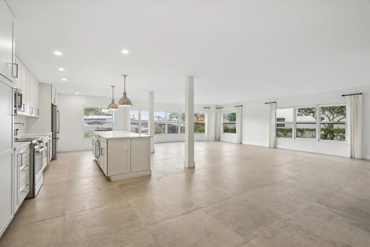 5100 Bayview Drive # 106, Fort Lauderdale FL 33308