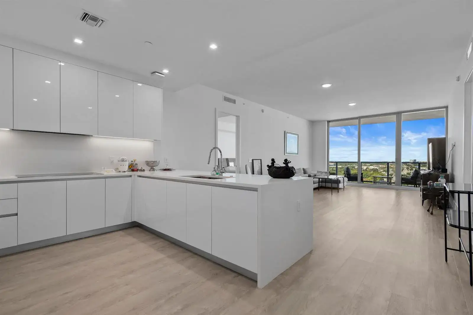 220 Lake Shore Drive # 1913, Lake Park FL 33403