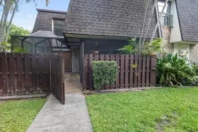 2561 NW 99th Avenue, Coral Springs FL 33065 photo 2