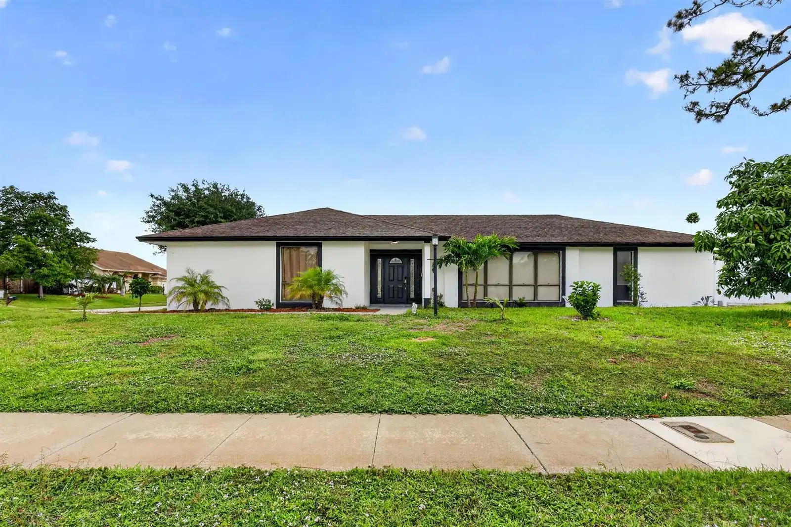 4831 Dorchester Mews, Haverhill FL 33415