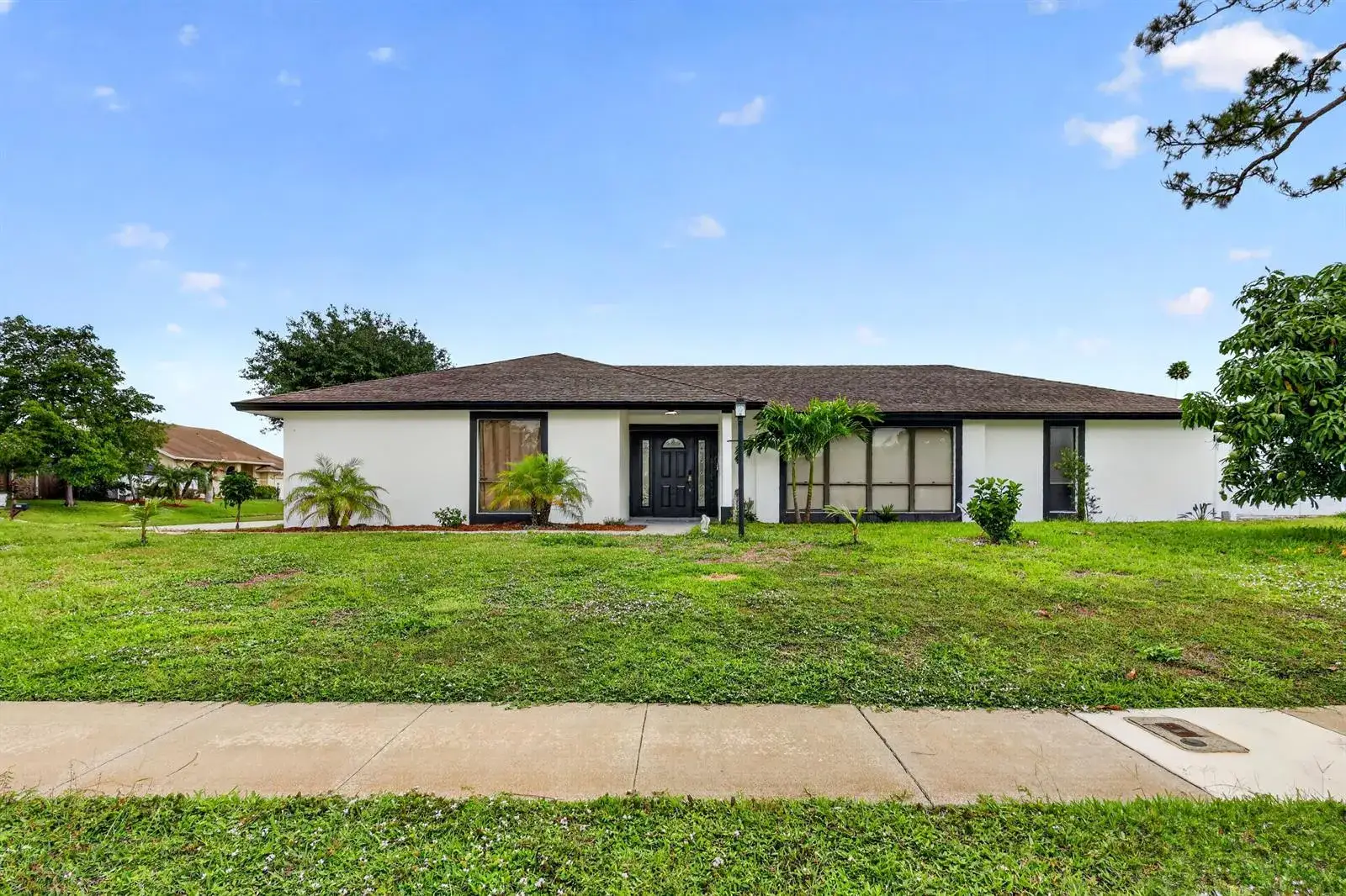 4831 Dorchester Mews, Haverhill FL 33415