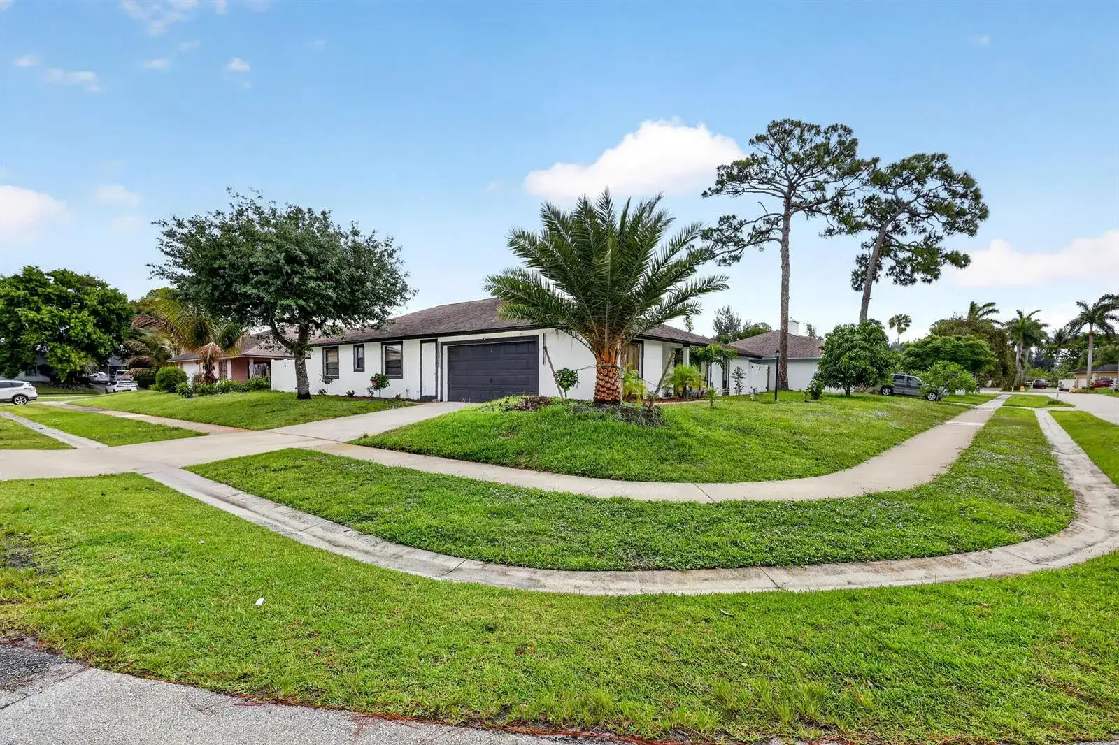 4831 Dorchester Mews, Haverhill FL 33415 photo 2