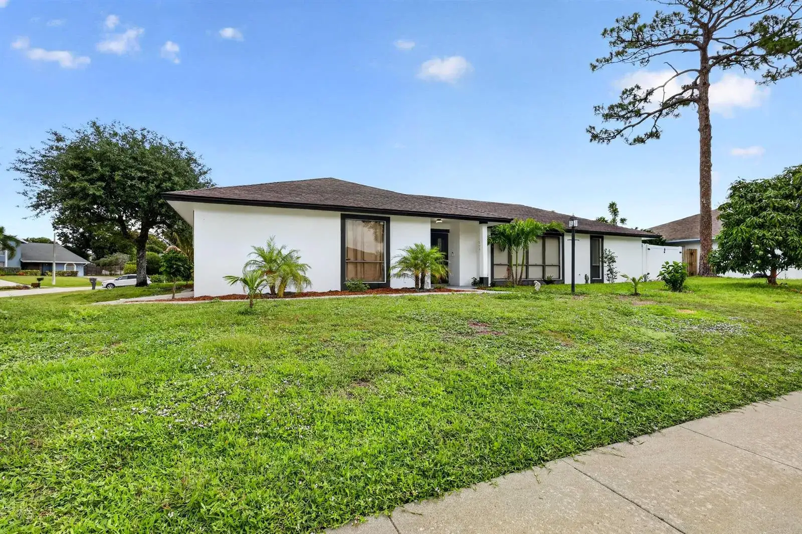 4831 Dorchester Mews, Haverhill FL 33415 photo 3