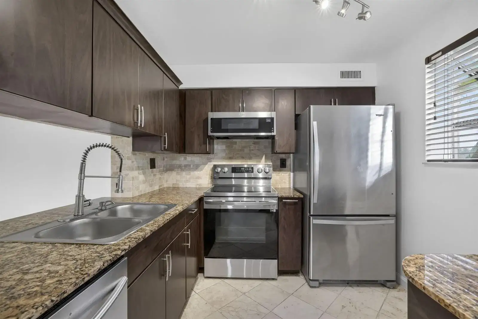 3041 N Oakland Forest Drive # 103, Oakland Park FL 33309 photo 3