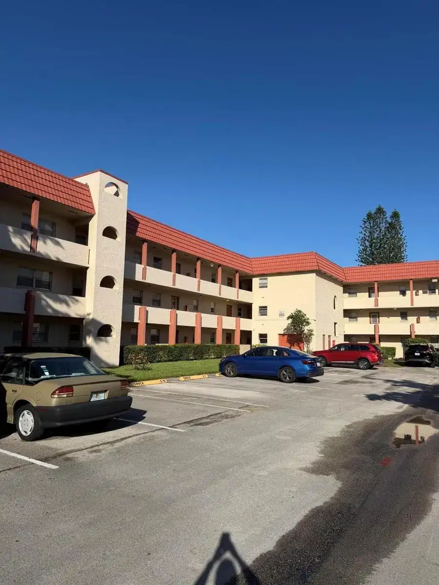 2950 Sunrise Lakes Drive W # 305, Sunrise FL 33322 photo 2