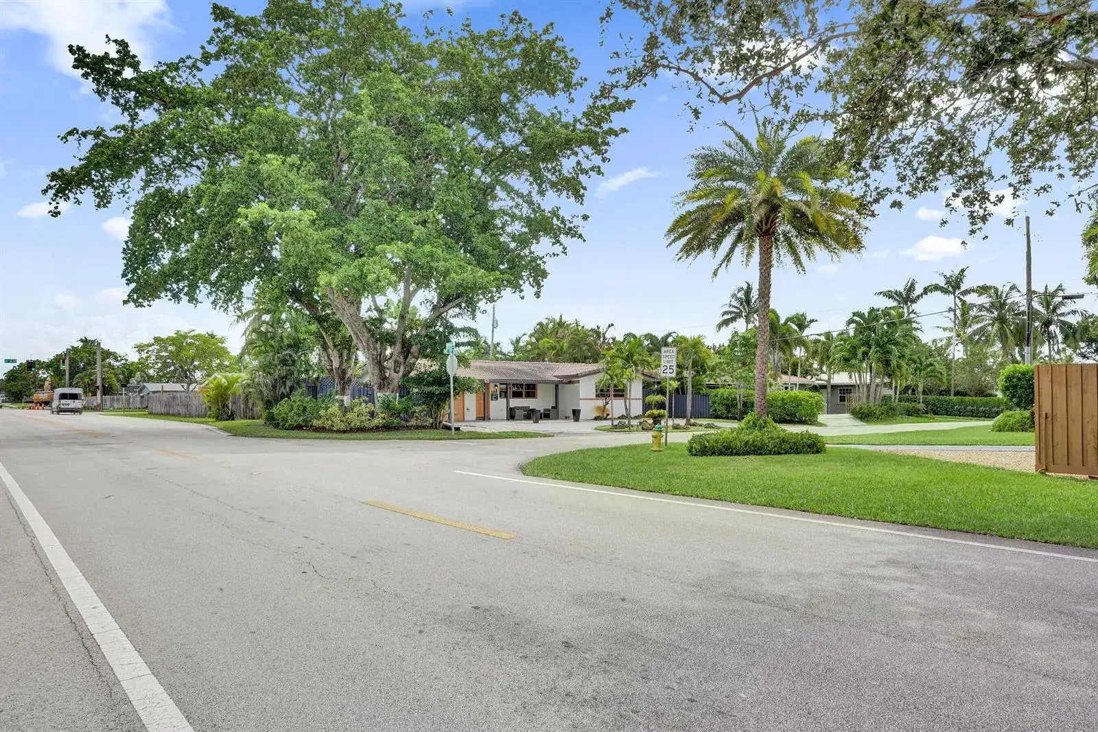 4460 NE 17th Terrace, Oakland Park FL 33334 photo 2