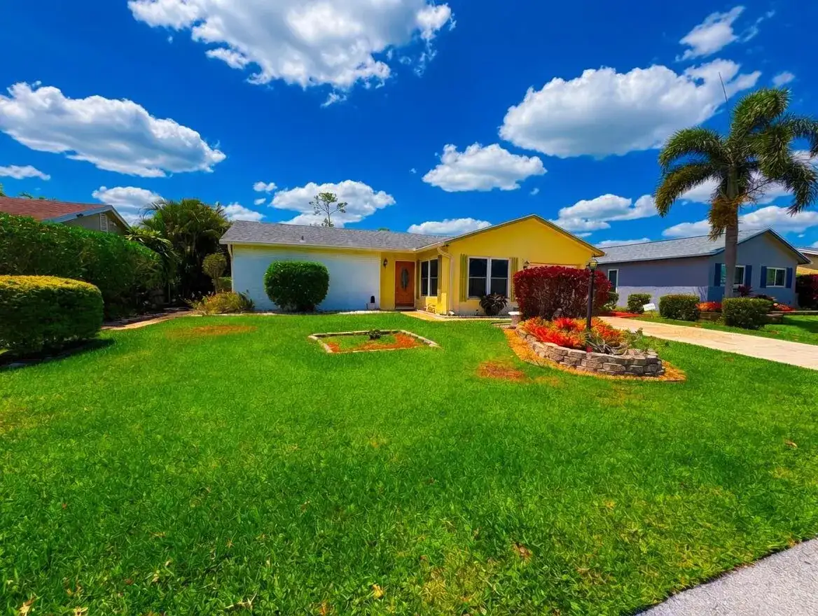 6304 Emerald Sky Lane, FL 33463 photo 2