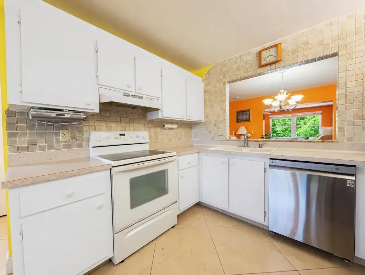 6304 Emerald Sky Lane, FL 33463 photo 4