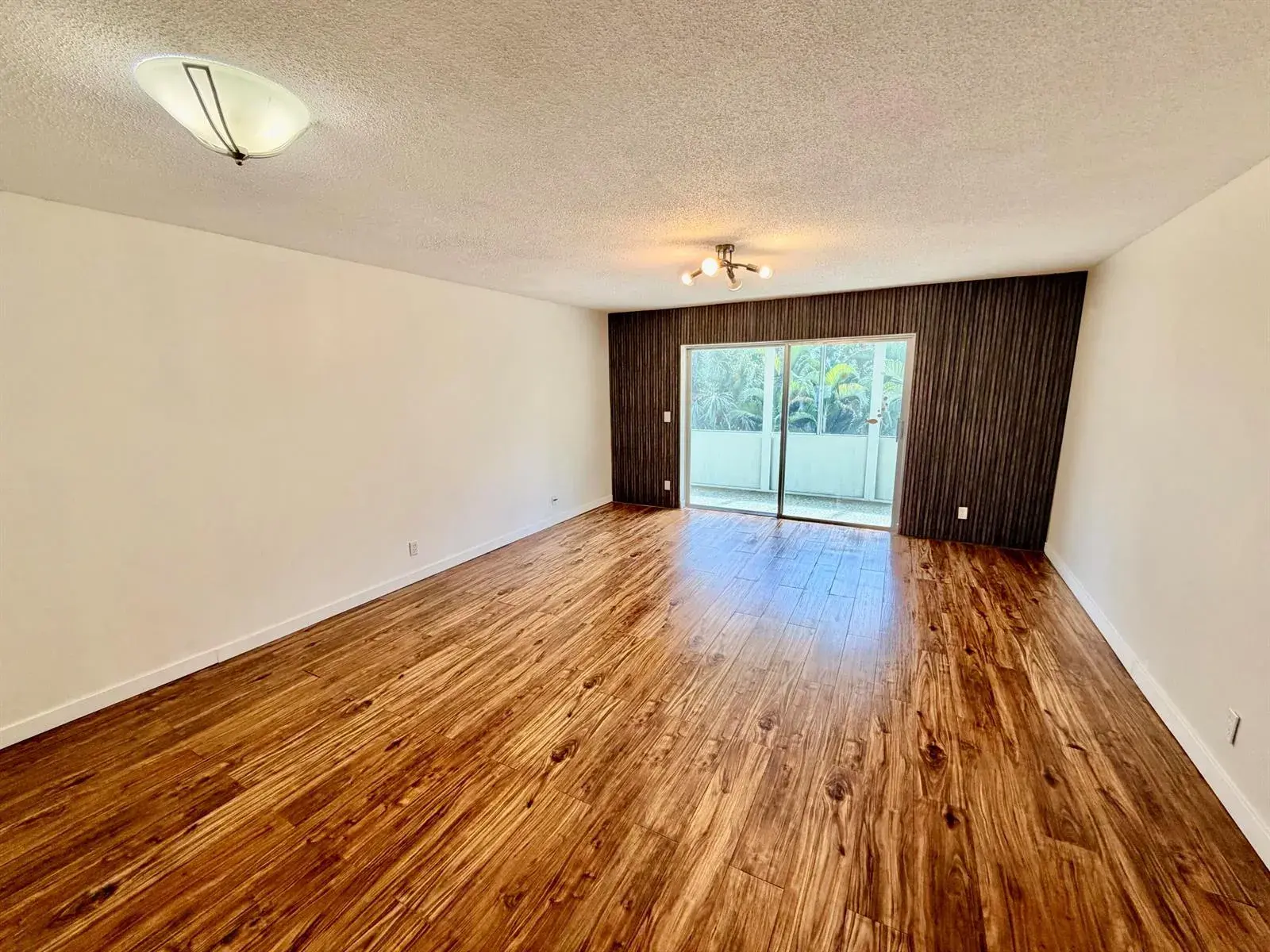 1000 NE 14th Avenue # 304, Hallandale Beach FL 33009