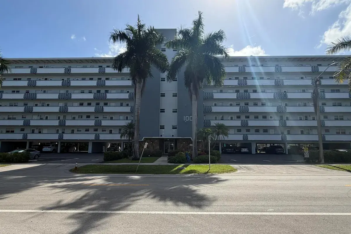 1000 NE 14th Avenue # 304, Hallandale Beach FL 33009