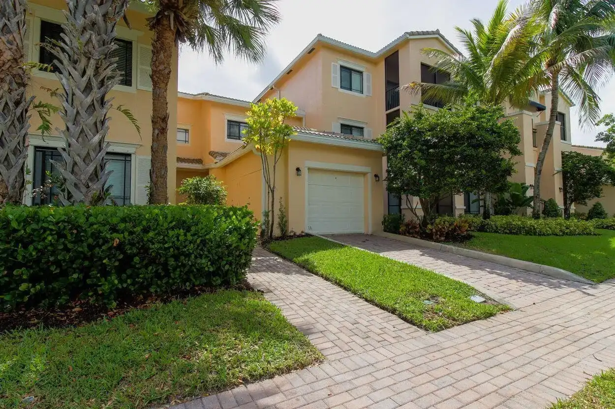 2807 Veronia Drive # 103, Palm Beach Gardens FL 33410
