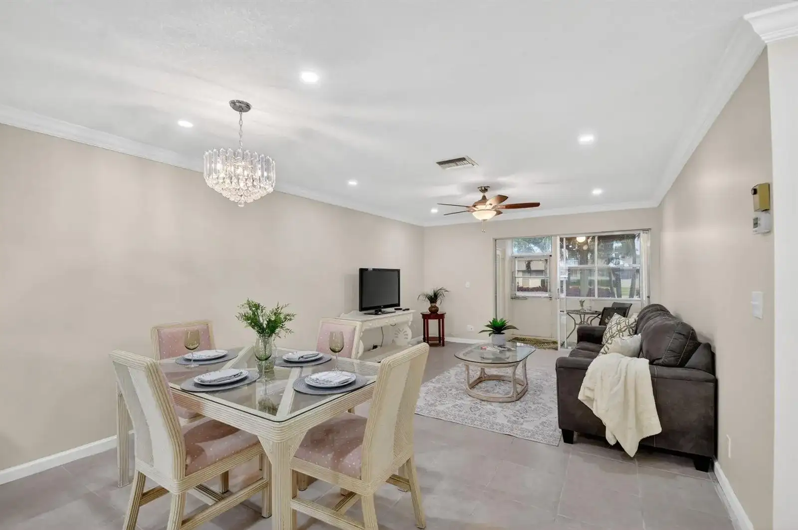 2787 Dudley Dr Apt D, West Palm Beach FL 33415 photo 2