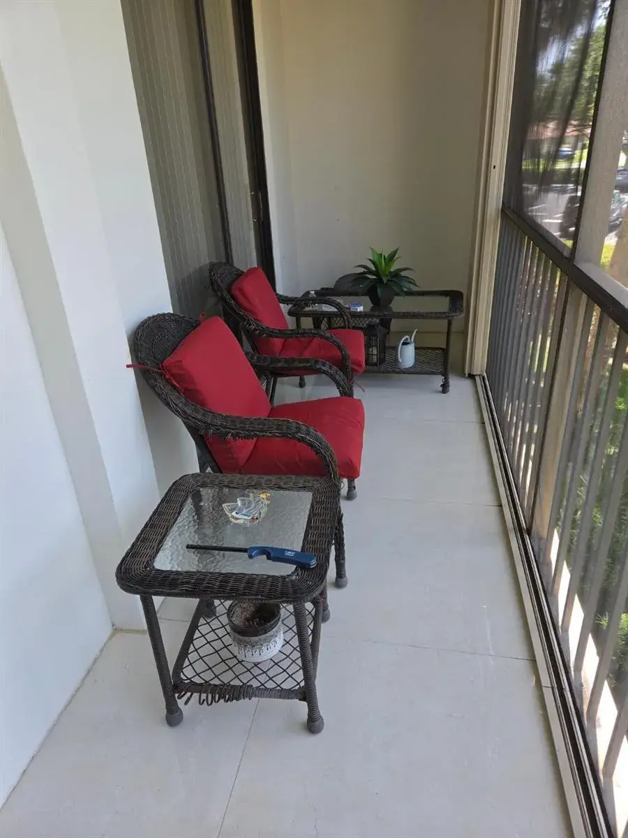 5310 Las Verdes Circle # 220, Delray Beach FL 33484