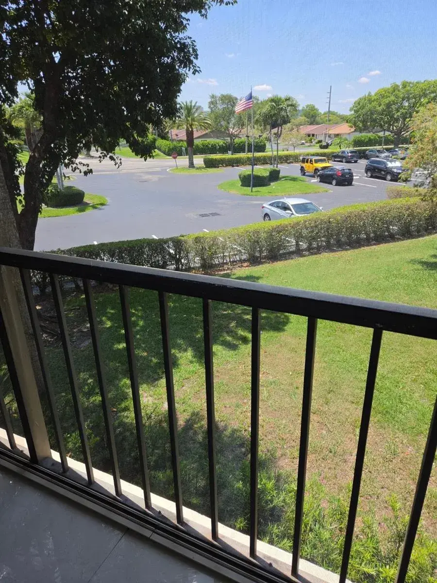 5310 Las Verdes Circle # 220, Delray Beach FL 33484