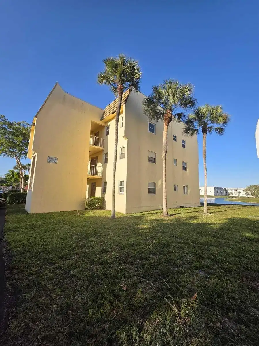 8400 Sunrise Lakes Boulevard # 107, Sunrise FL 33322 photo 2