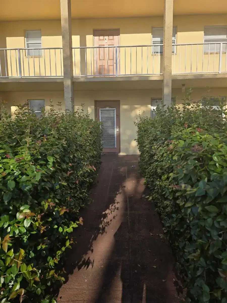 8400 Sunrise Lakes Boulevard # 107, Sunrise FL 33322 photo 5