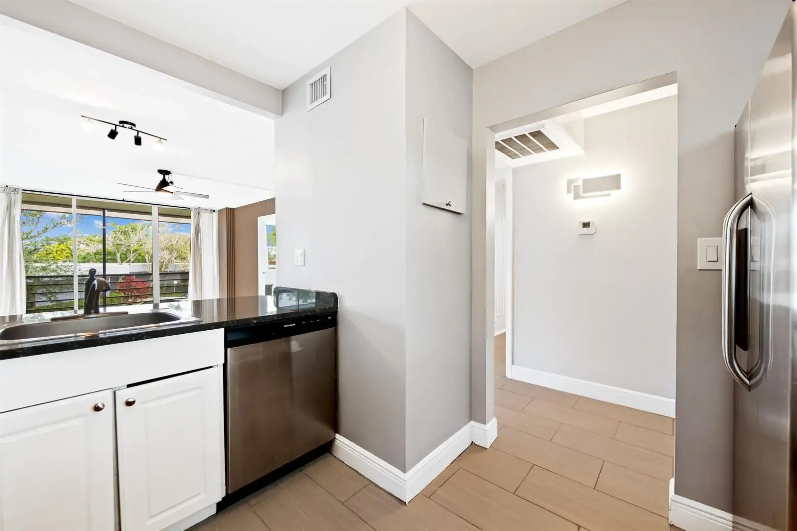 113 Royal Park Drive # 2h, Oakland Park FL 33309