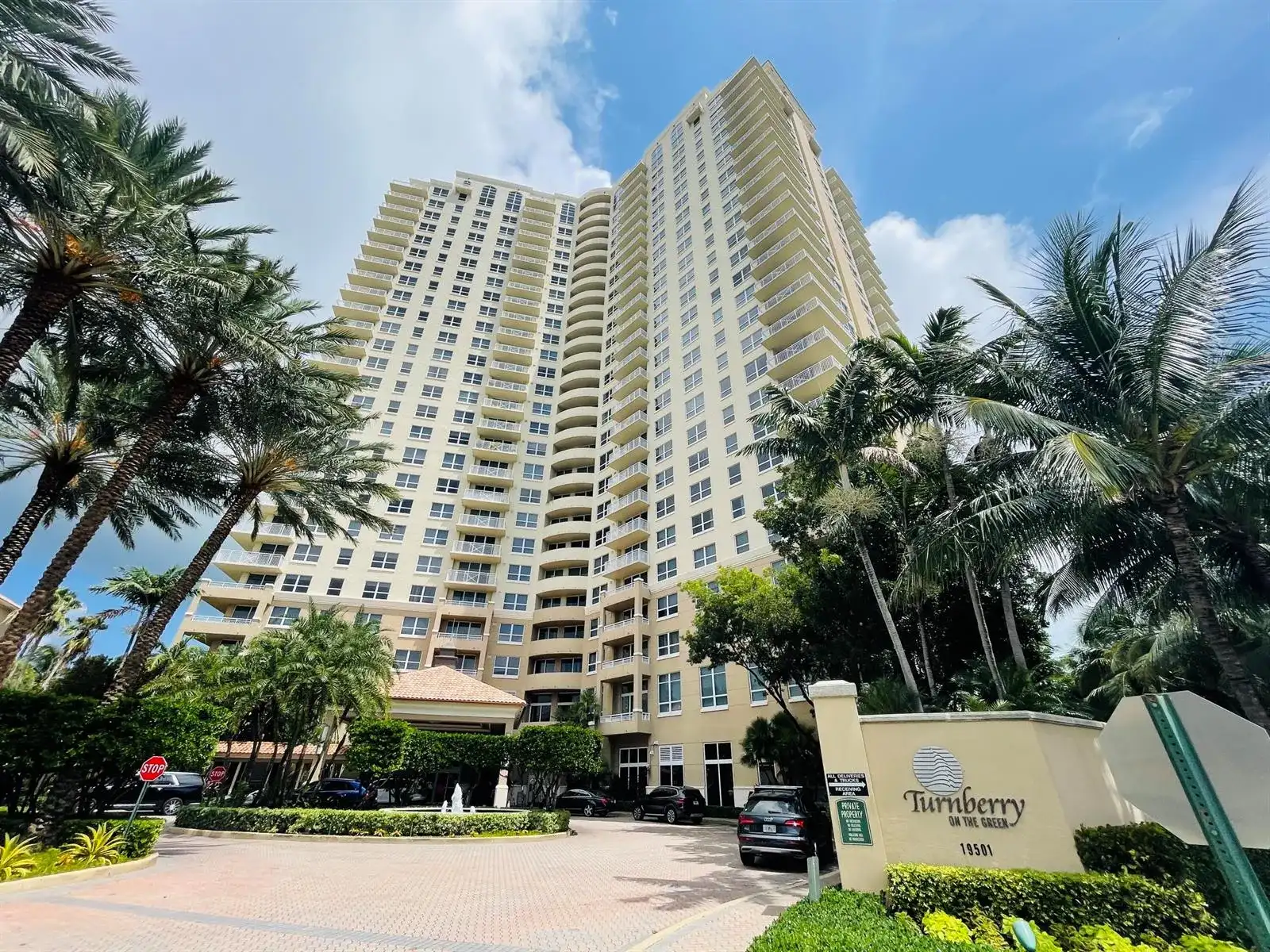19900 E Country Club Drive # 210, Aventura FL 33180