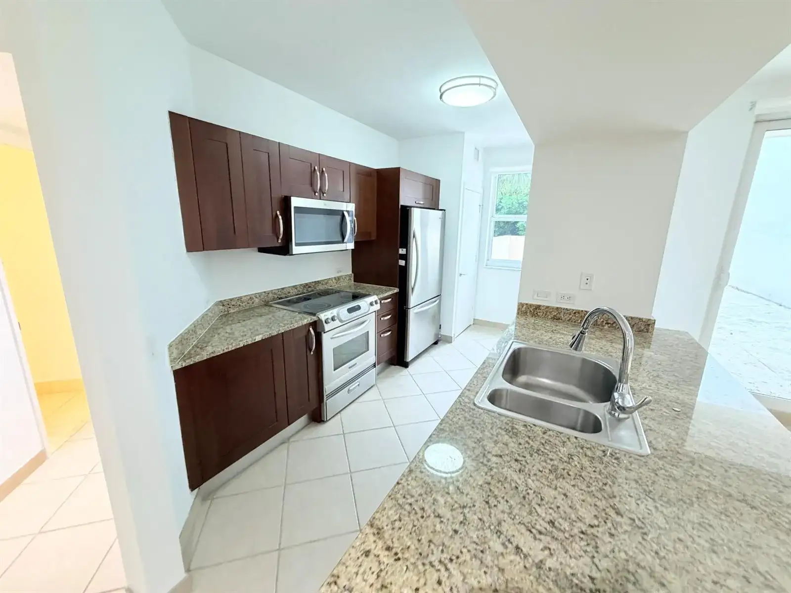 19900 E Country Club Drive # 210, Aventura FL 33180 photo 3