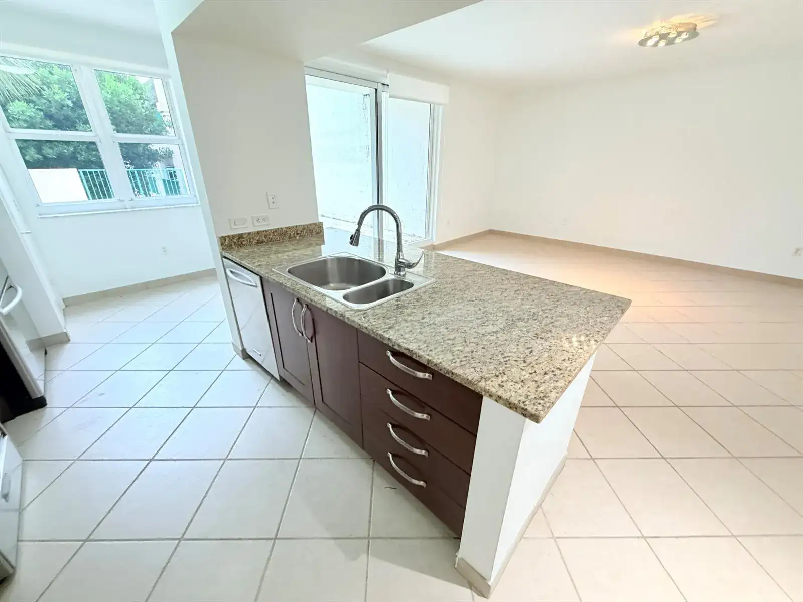19900 E Country Club Drive # 210, Aventura FL 33180 photo 5