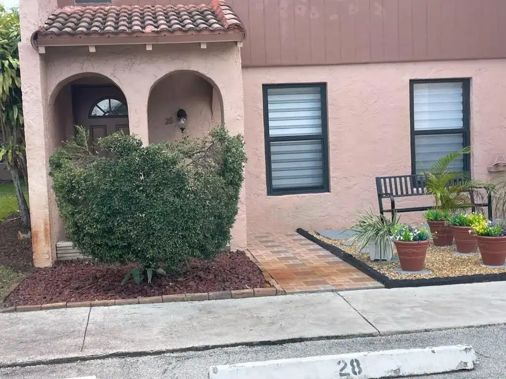 28 Madrid Lane, Davie FL 33324