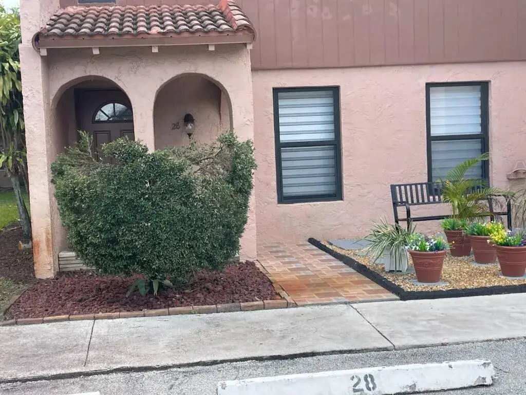 28 Madrid Lane, Davie FL 33324