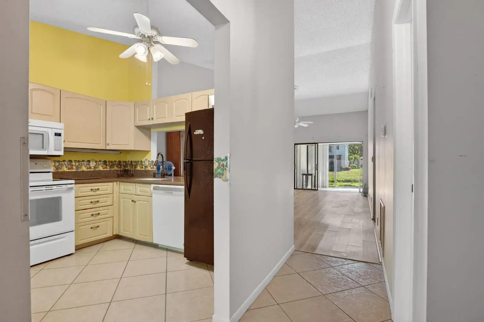 3210 S Carambola Cir Circle S, Coconut Creek FL 33066