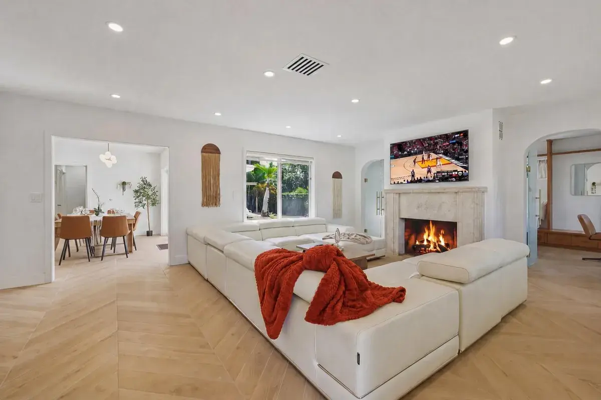610 NE 16th Terrace, Fort Lauderdale FL 33304