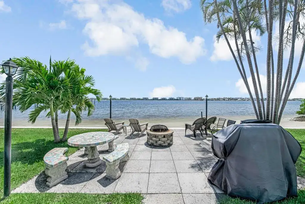 1 bedroom 1 bath Residential for sale at 1430 S Lakeside Drive # 22, FL 33460