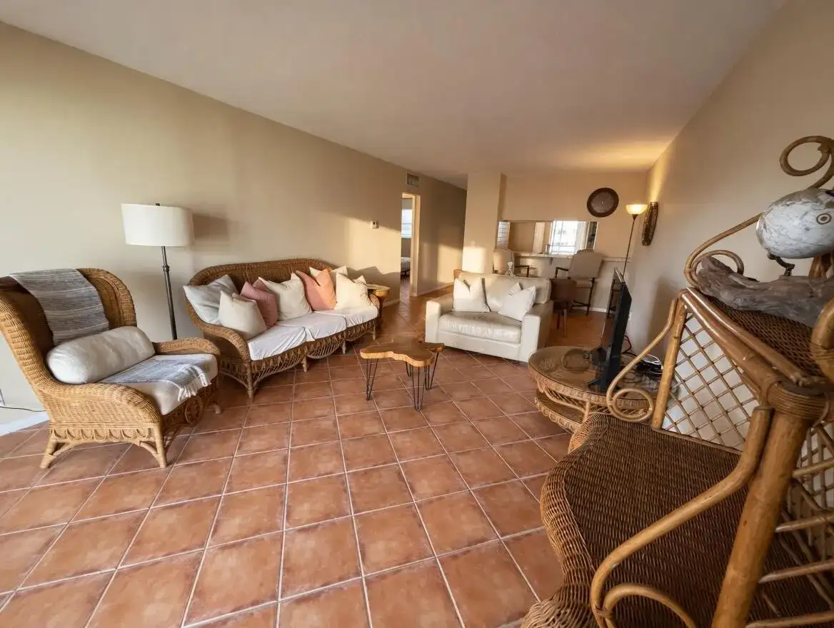 1430 S Lakeside Drive # 22, FL 33460 photo 2