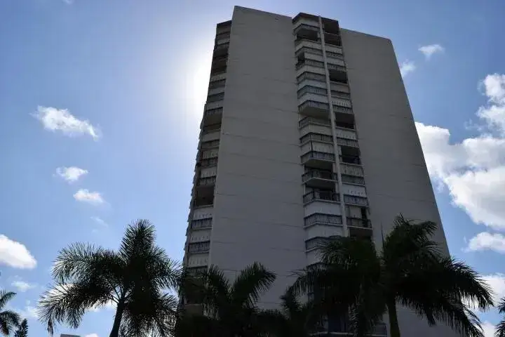 2425 Presidential Way # 1905, West Palm Beach FL 33401