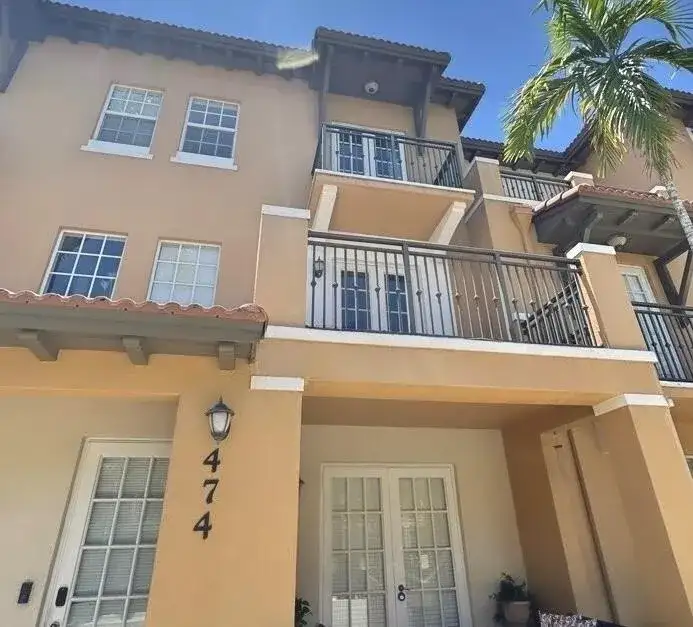 474 SW 147th Avenue, Pembroke Pines FL 33027 photo 2