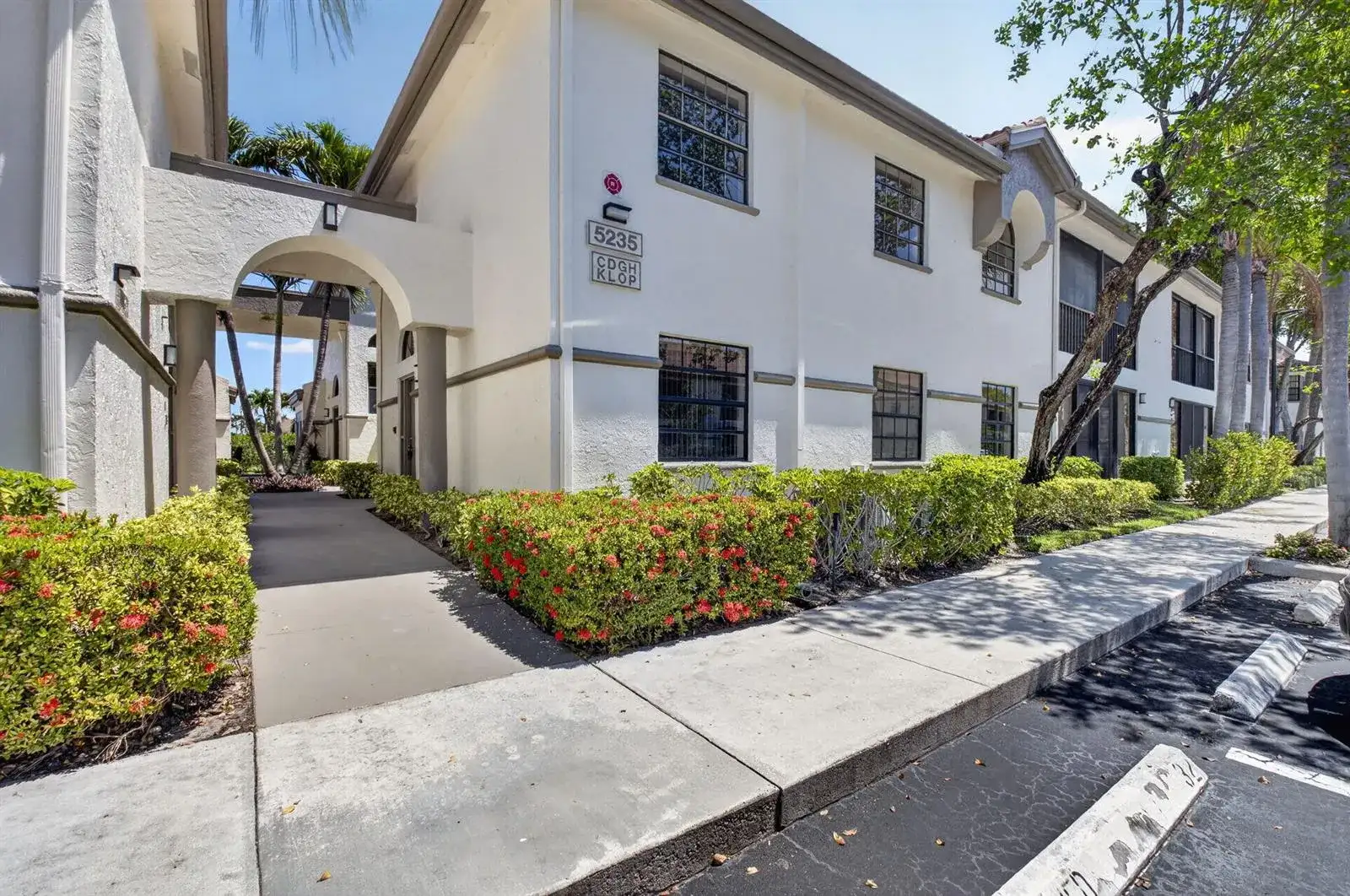 5235 Europa Drive Apt L, Boynton Beach FL 33437 photo 2