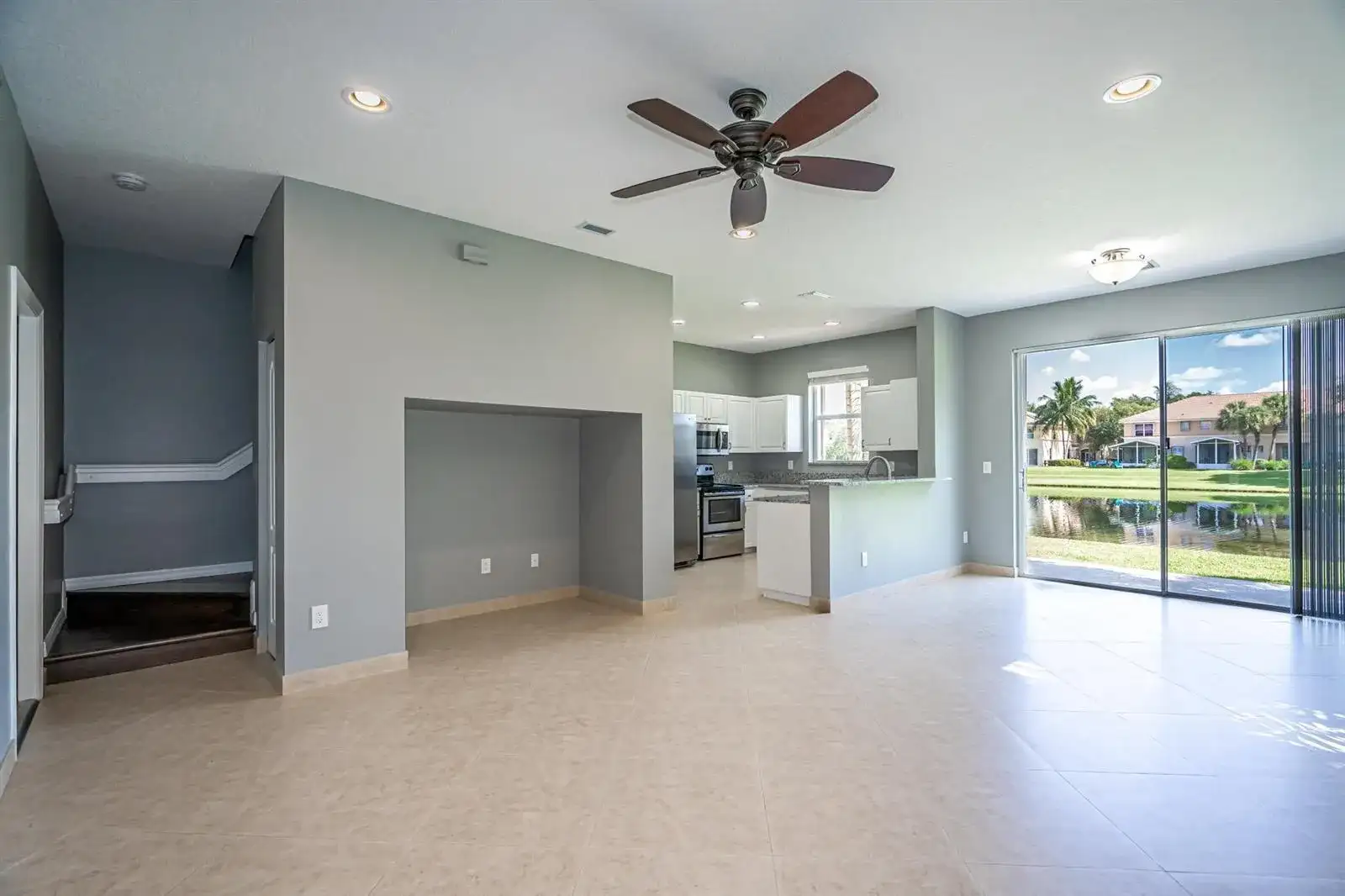 460 Rainbow Springs Terrace, Royal Palm Beach FL 33411 photo 4