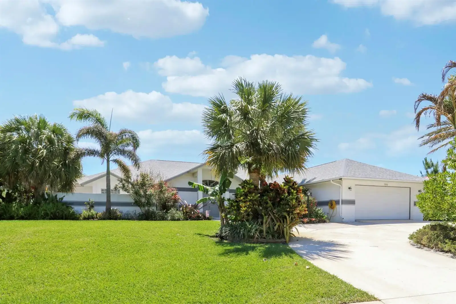 550 SE Ashley Oaks Way, Stuart FL 34997 photo 3