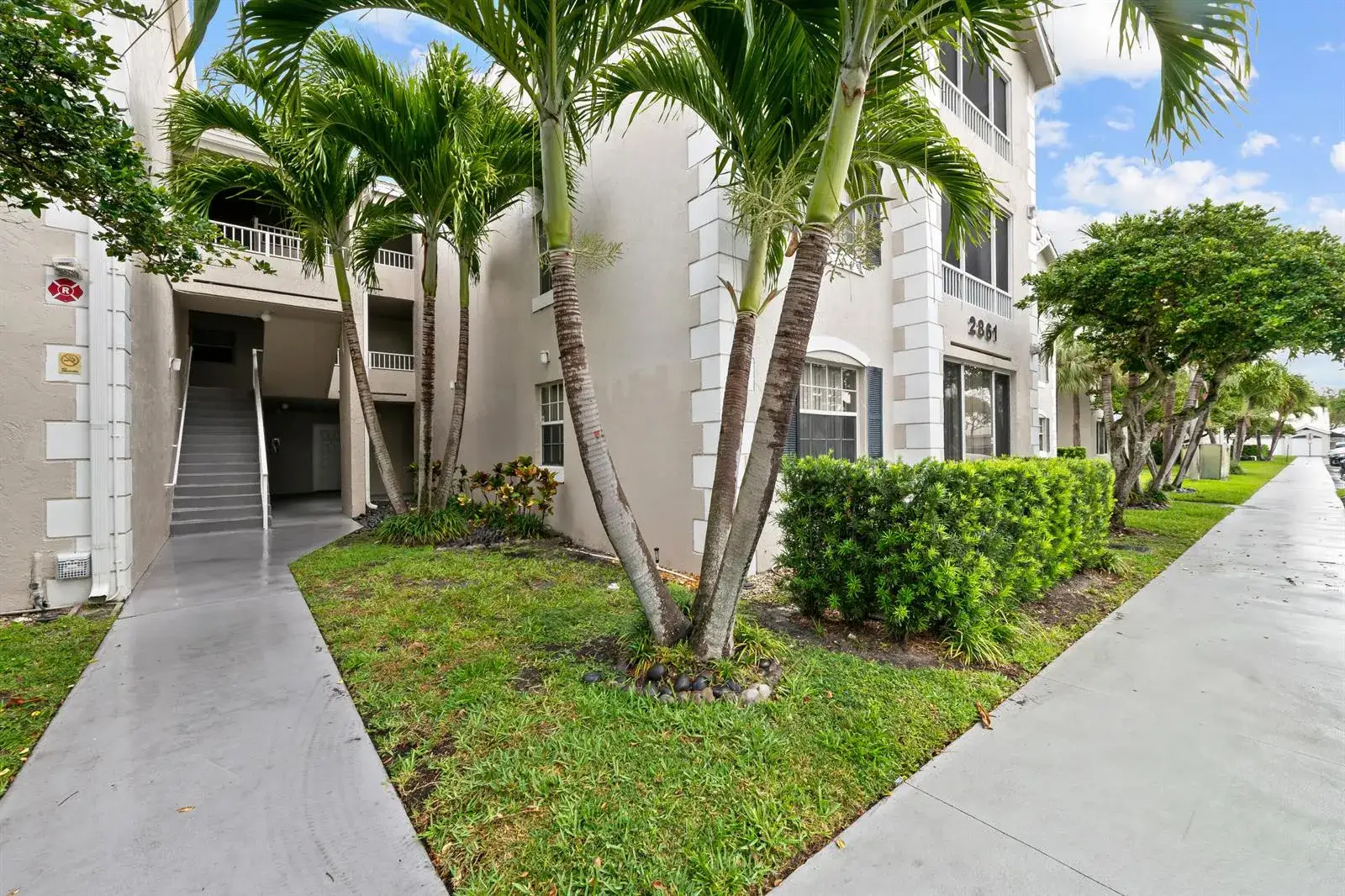 2861 N Oakland Forest Drive # 202, Oakland Park FL 33309