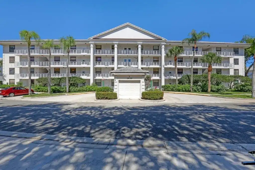 3650 Whitehall Drive # 201, West Palm Beach FL 33401