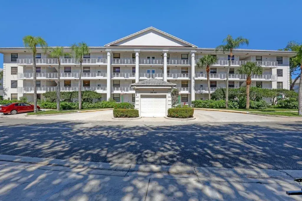 3650 Whitehall Drive # 201, West Palm Beach FL 33401