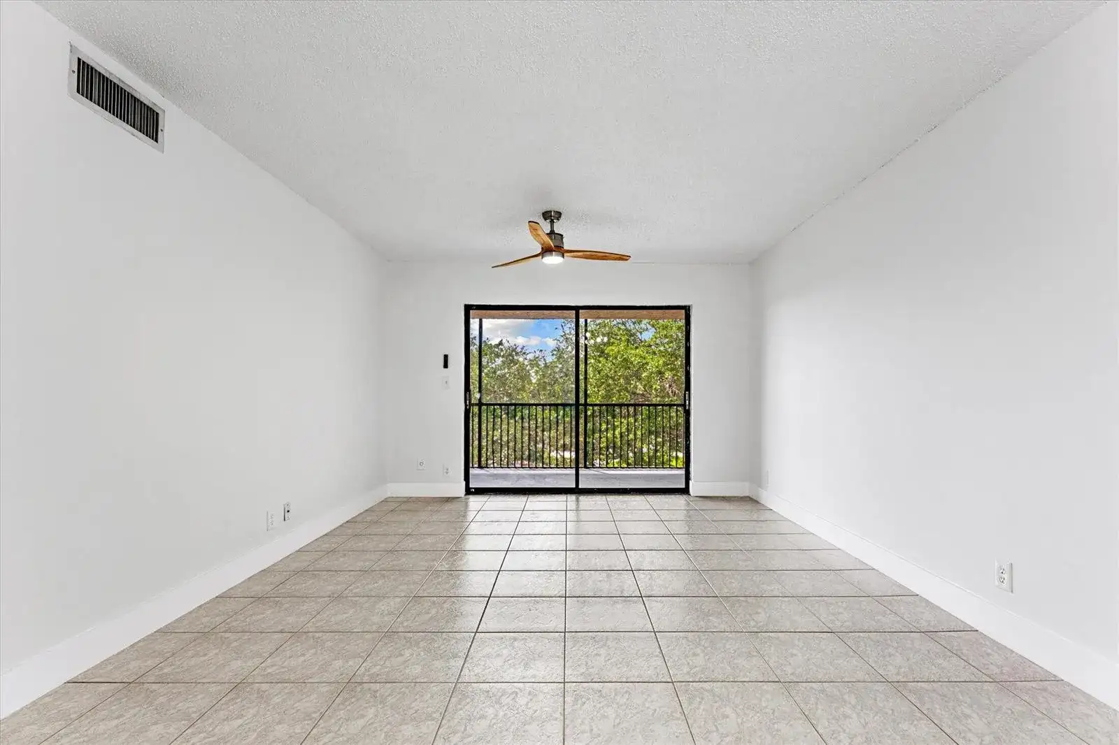 200 Jacaranda Country Club Drive # 3c, Plantation FL 33324 photo 5