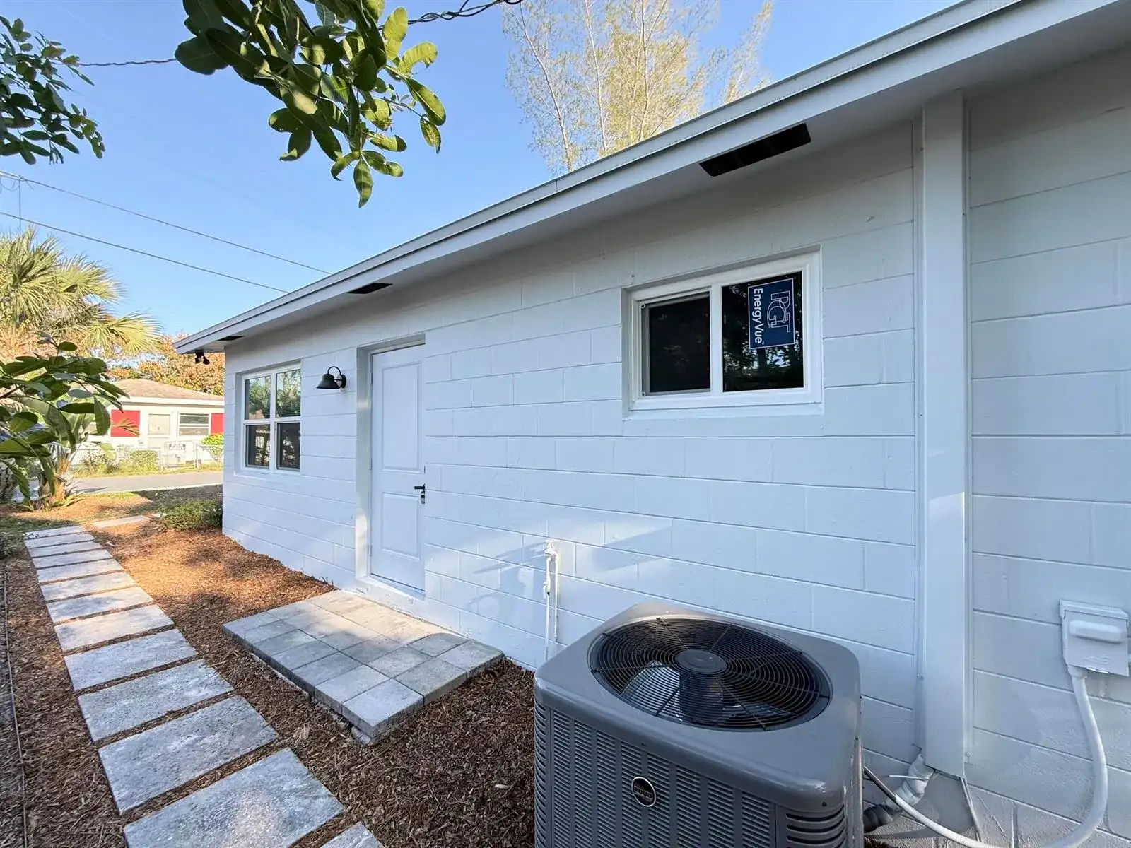 912 SE Tarpon Avenue, Stuart FL 34994 photo 3