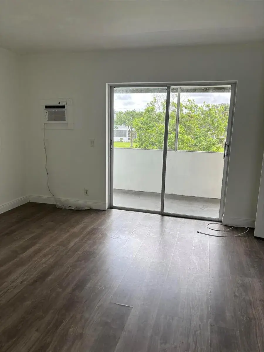 218 Windsor J, West Palm Beach FL 33417 photo 4