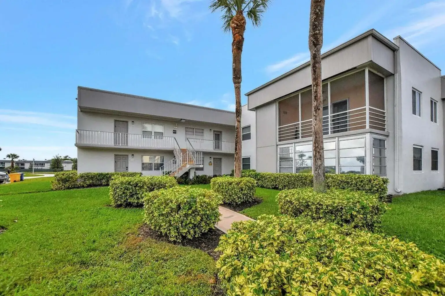 187 Normandy D, Delray Beach FL 33484 photo 4