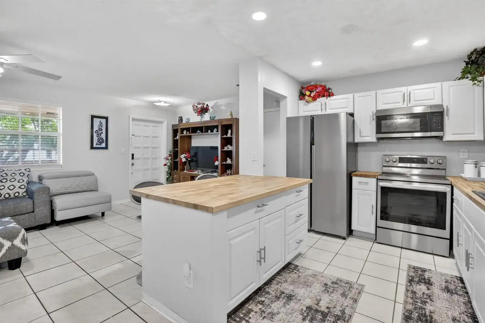 1411 NW 89th Avenue, Pembroke Pines FL 33024