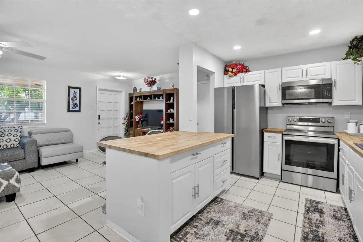 1411 NW 89th Avenue, Pembroke Pines FL 33024