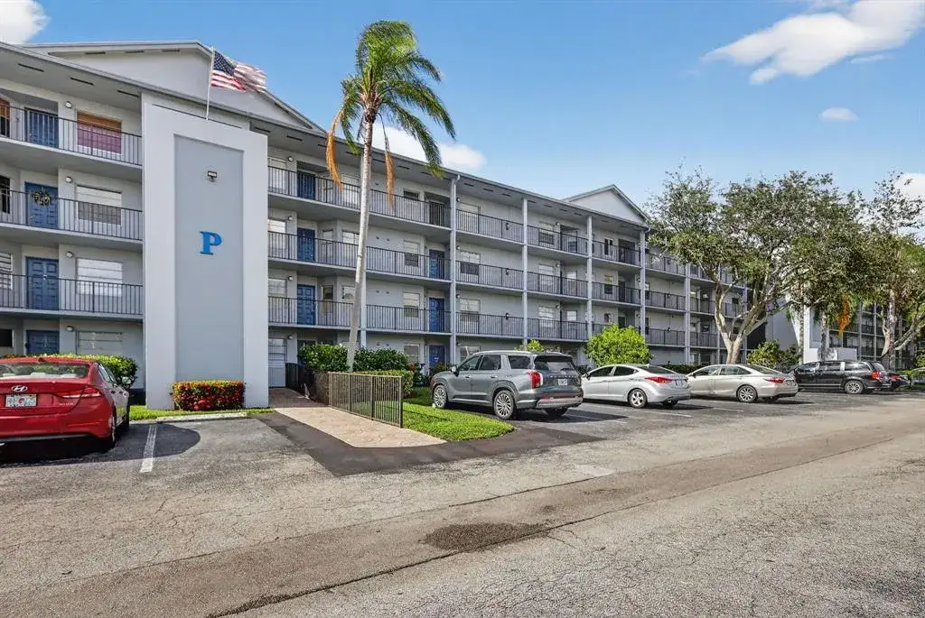 650 SW 124th Terrace # P, Pembroke Pines FL 33027