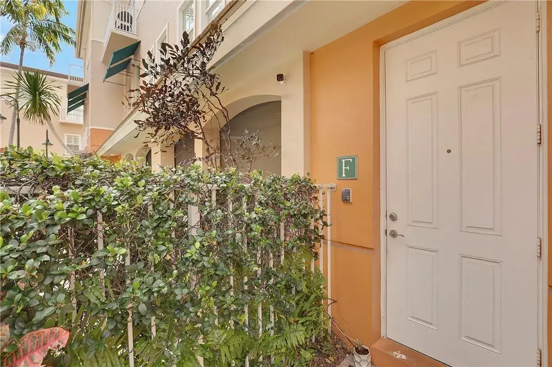 180 NE 6th Avenue # F, Delray Beach FL 33483
