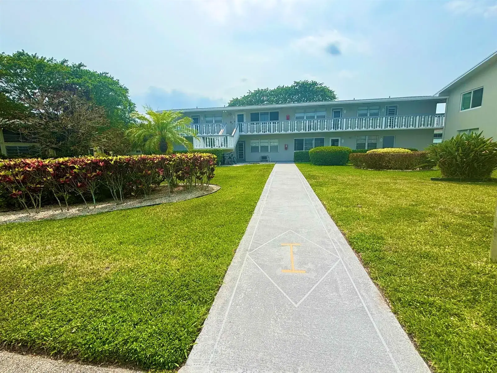 203 Farnham I, Deerfield Beach FL 33442 photo 2